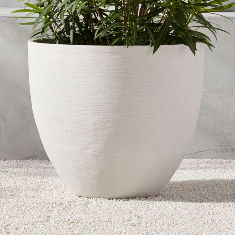Zadie White Resin Indoor/Outdoor Planter Medium