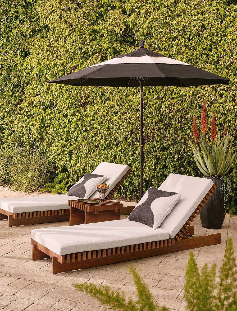 Modern chaise lounge deals outdoor