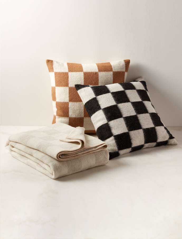 Modern Throw Pillows, Poufs & Decorative Throw Blankets