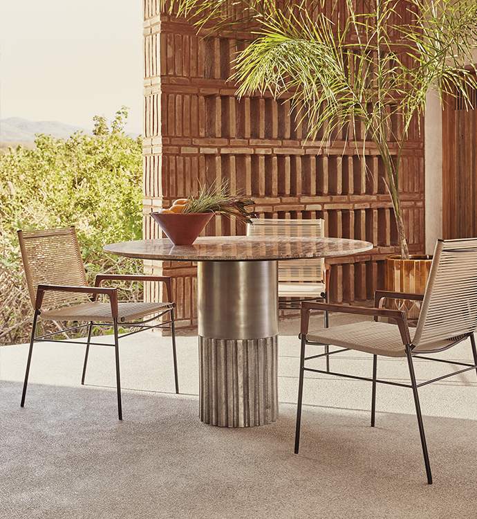 outdoor patio table with leaf