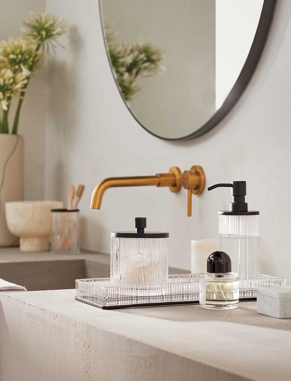 Modern Bed Linens & Bathroom Decor CB2 Canada