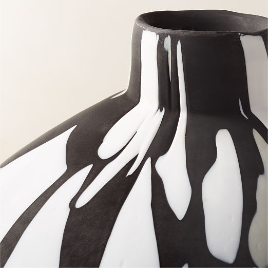 Aleksi Matte Black Patterned Glass Vase