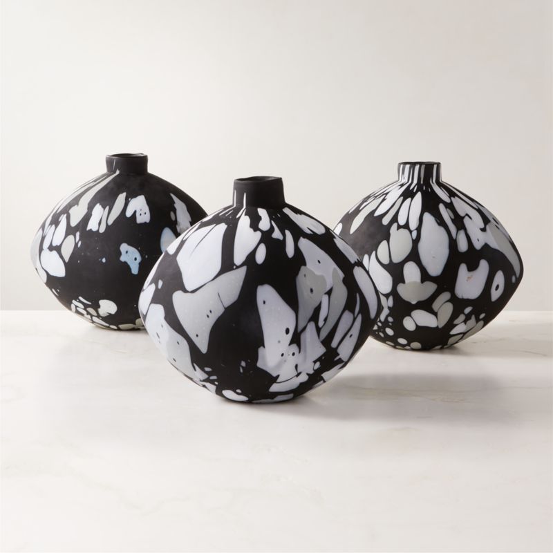 Aleksi Matte Black Patterned Glass Vase - image 4 of 10