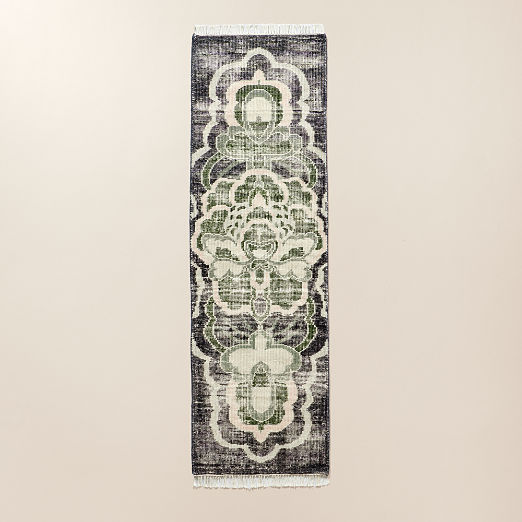 Allure Hand-Knotted Green Floral Wool Runner Rug 2.5'x8'