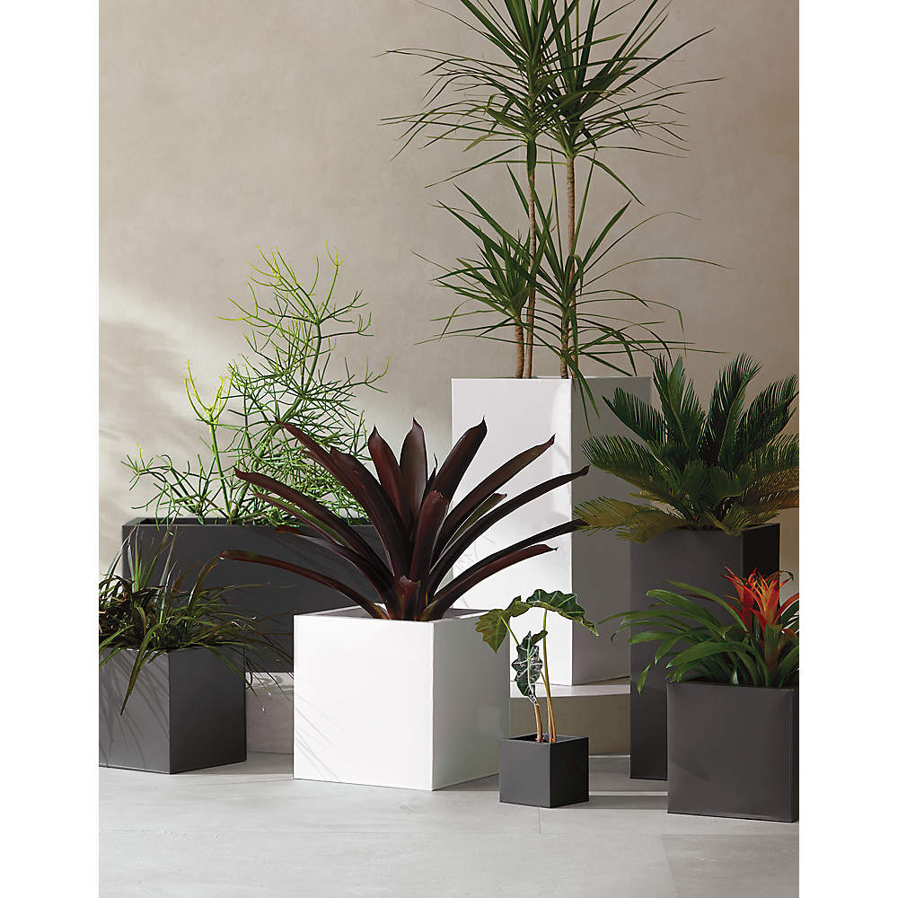 Modern Outdoor Planters: Rectangular Low Planter Pot 18 h