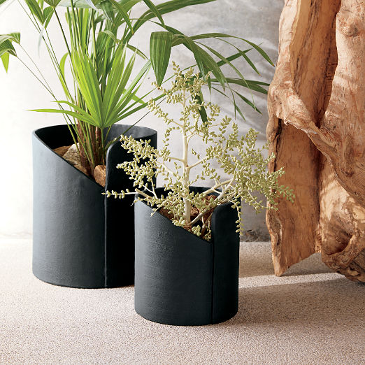 Zeno Black Cast Aluminum Indoor/Outdoor Planter Small