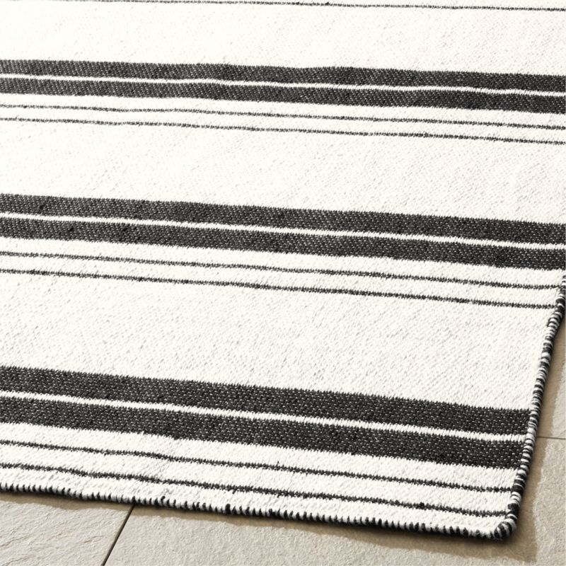 Calyx Black and White Reversible Indoor/Outdoor Performance Area Rug 8'x10' - image 3 of 5