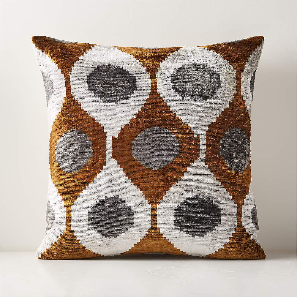 Cream throw pillow clearance covers