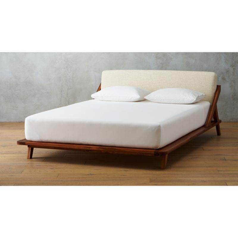 Featured image of post Wooden Bed Furniture Photos : Modern furniture reflects the design philosophy of form following function prevalent in modernism.