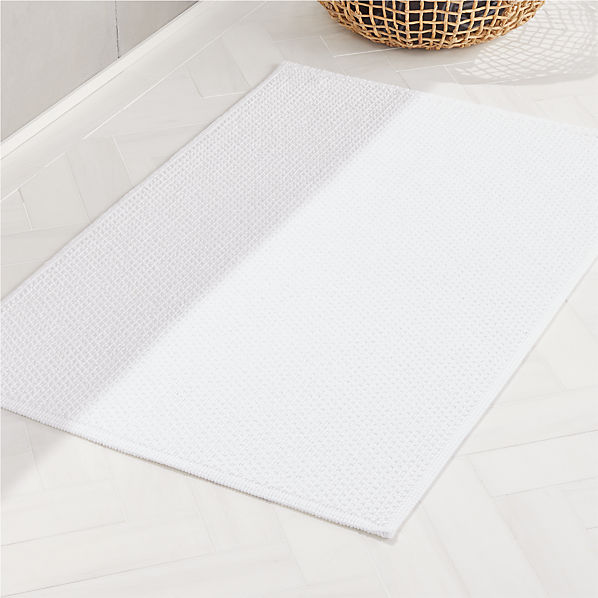 white bath mat