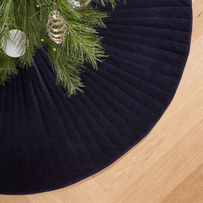 View Flake Dark Navy Velvet Christmas Tree Skirt 48'' details