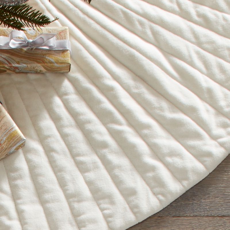 Flake White Velvet Christmas Tree Skirt 48" - image 2 of 5