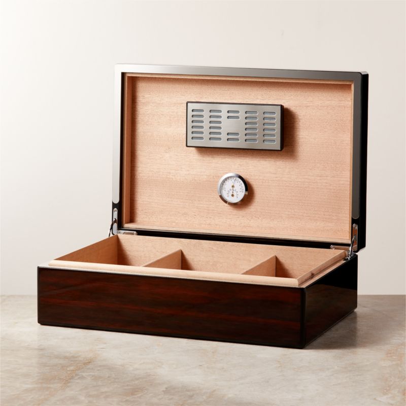 Viewing product image Fumer Ebony and Cedar Wood Cigar Humidor - image 1 of 4