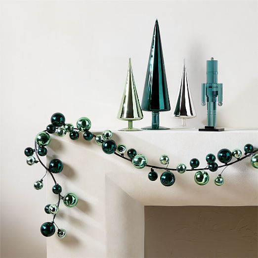 Green Holiday Decor Set