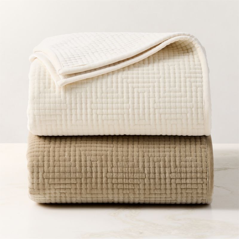Kolson Warm White Organic Cotton Velvet King Quilt - image 4 of 5