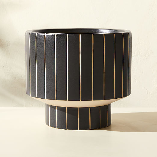 Komo Matte Black Striped Ceramic Indoor/Outdoor Planter Small