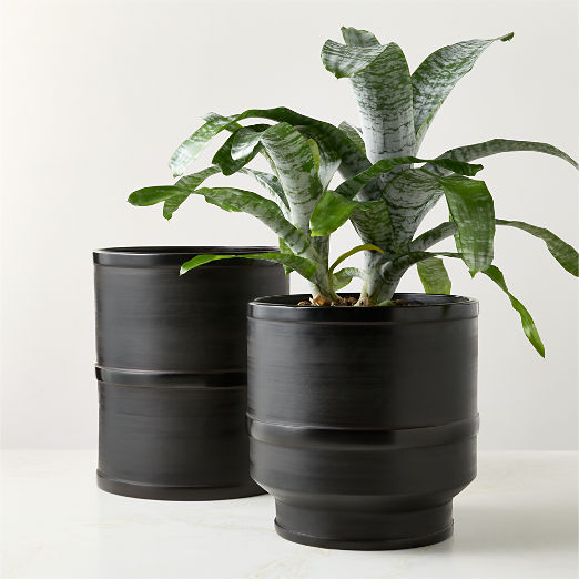 Lacuna Round Black Terracotta Planters