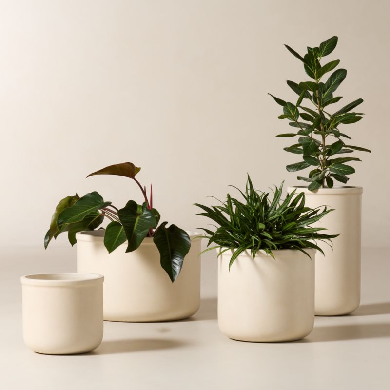 Oakley Round Faux Limestone Indoor/Outdoor Medium Planter 14.5"