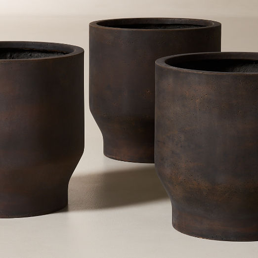 Oberon Antiqued Dark Brown Cement Indoor/Outdoor Medium Planter 15.75"