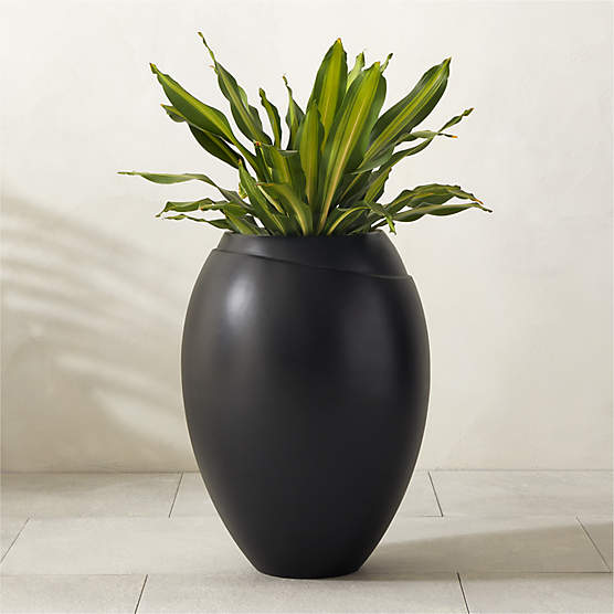 Ortice Round Black Indoor/Outdoor Planter Tall