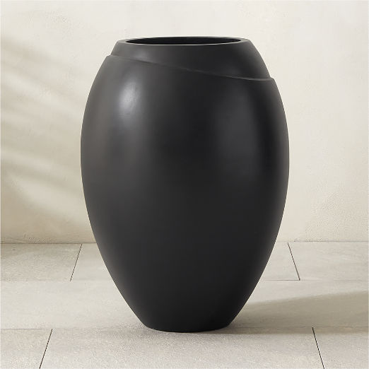 Ortice Round Black Indoor/Outdoor Planter Tall