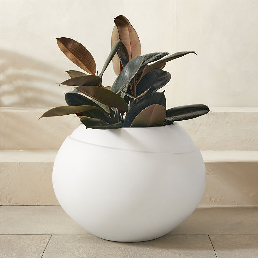 Ortice Round White Resin Indoor/Outdoor Large Planter 17"H