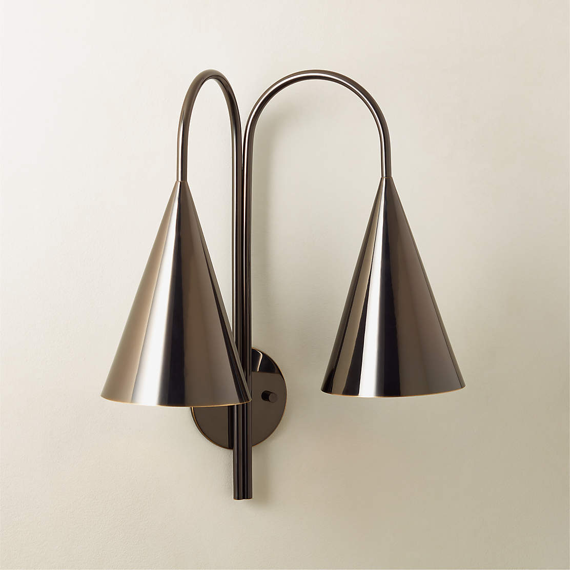 Soporte Blackened Brass PlugIn Wall Sconce CB2