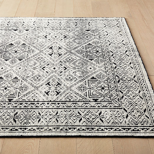 Raumont Hand-Knotted Black Wool Area Rug 5'x8'