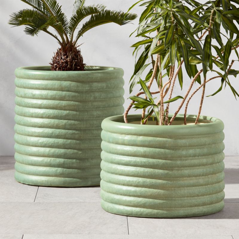 Ribbed Forest Green Clay Indoor/Outdoor Planter Medium - image 1 of 4