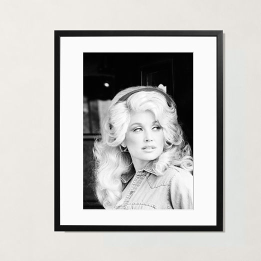 'Dolly Parton in New York City' Photographic Print in Black Frame 17"x21"