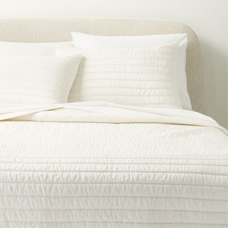 Viewing product image Saracino Silk White Full/Queen Quilt - image 1 of 4