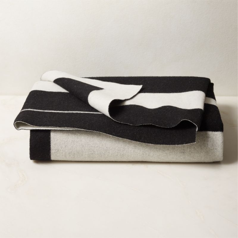 View Shift Black and White Merino Wool Reversible Throw Blanket 50"x70" details
