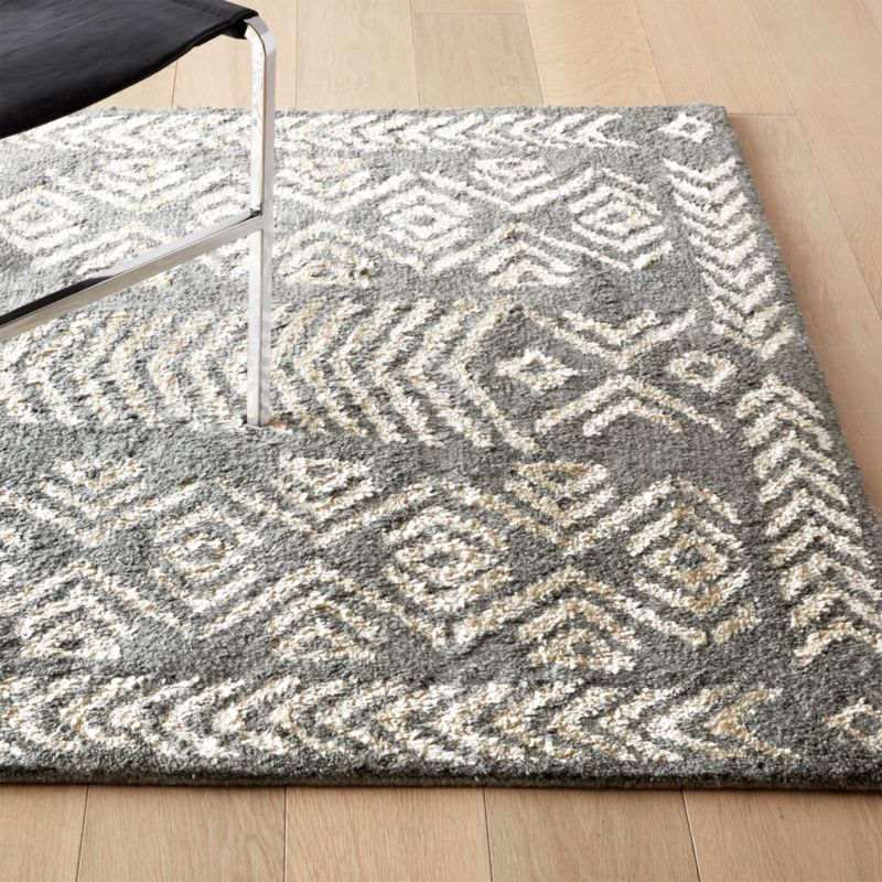 grey patterned carpet