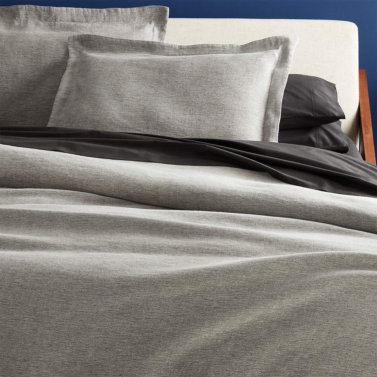 Weekendr Graphite Chambray King Duvet Cover + Reviews CB2