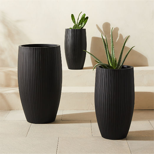 Zadie Black Resin Indoor/Outdoor Planters