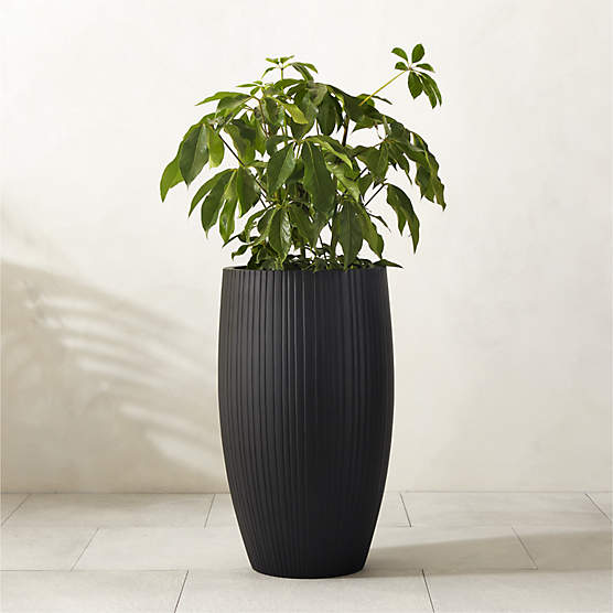 Zadie Black Resin Indoor/Outdoor XL Planter 30.75"
