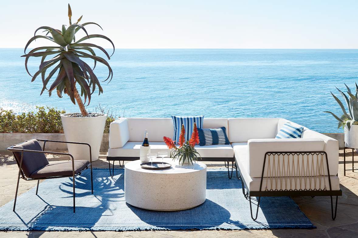 outdoor sectional area