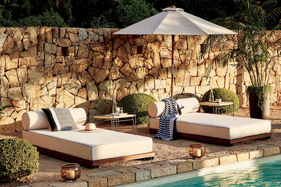 outdoor lounge chairs